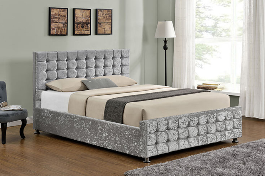 1150 Letto imbottito con struttura in legno in morbido tessuto