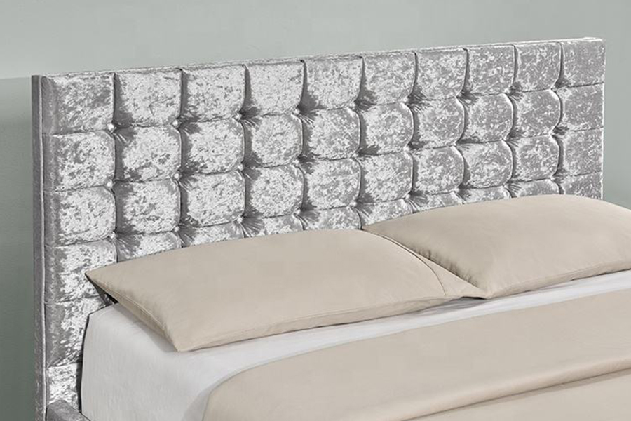 1150 Letto imbottito con struttura in legno in morbido tessuto