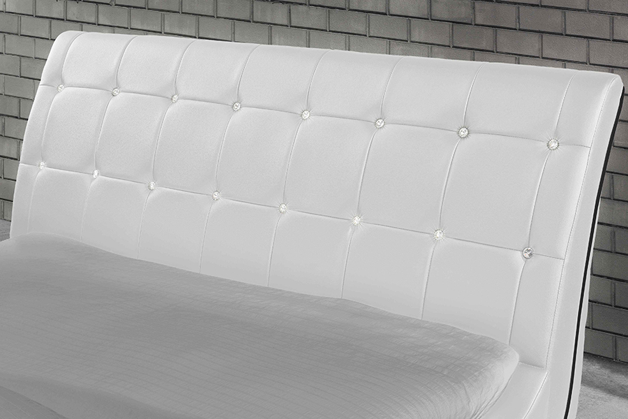 1144 Letto imbottito con struttura in legno massello decoro diamante