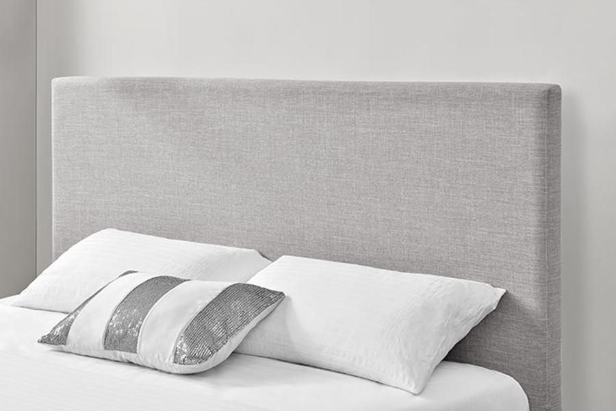 1281 Letto imbottito con testiera semplice in tessuto