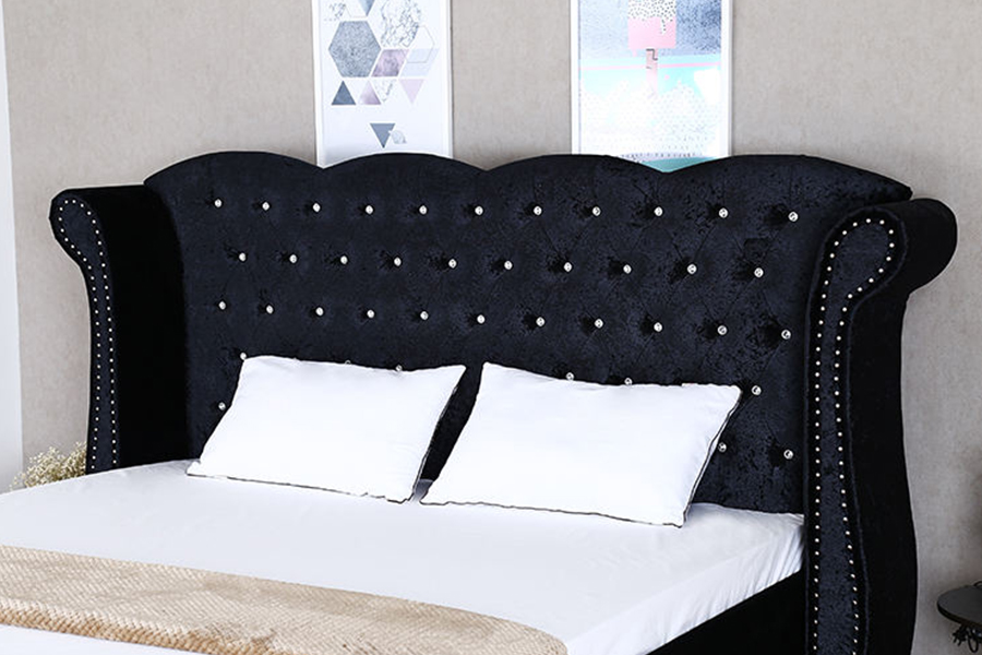 1245 Letto imbottito per uso domestico con struttura in legno in stile britannico