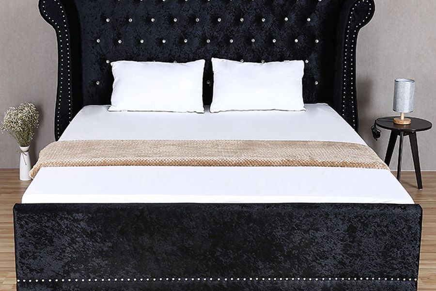 1245 Letto imbottito per uso domestico con struttura in legno in stile britannico