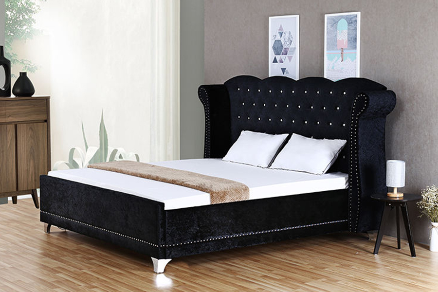 1245 Letto imbottito per uso domestico con struttura in legno in stile britannico