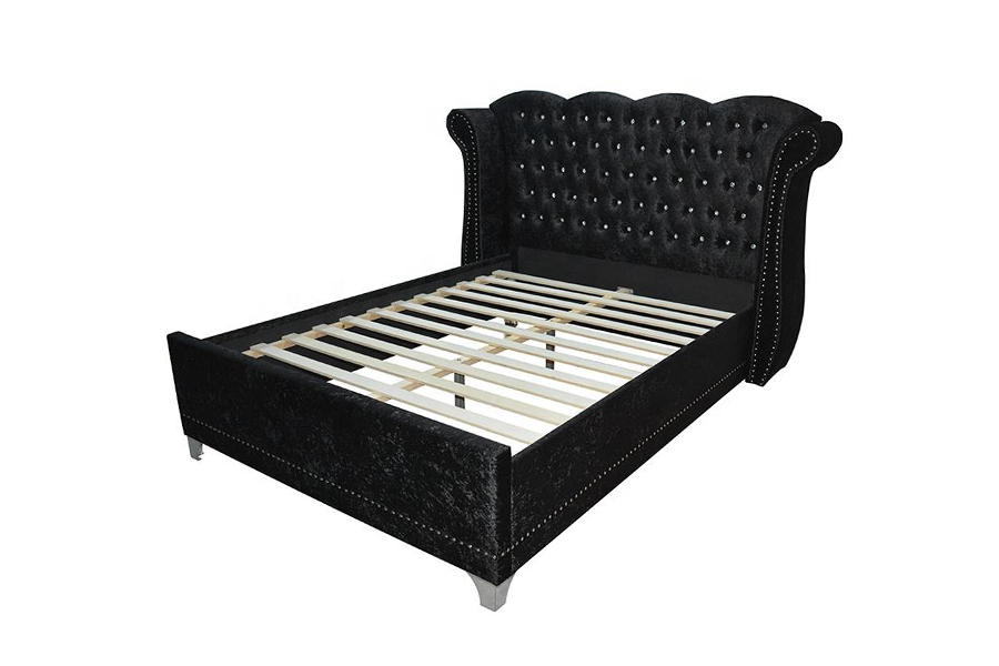 1245 Letto imbottito per uso domestico con struttura in legno in stile britannico