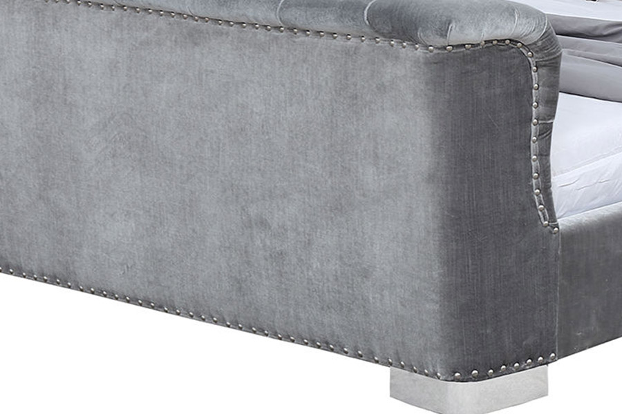 1413 Letto imbottito con piattaforma imbottita dal design moderno