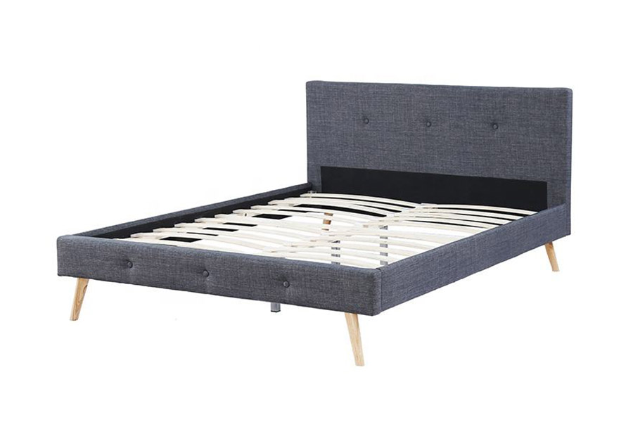 1368 Letto imbottito dal design scandinavo elegante