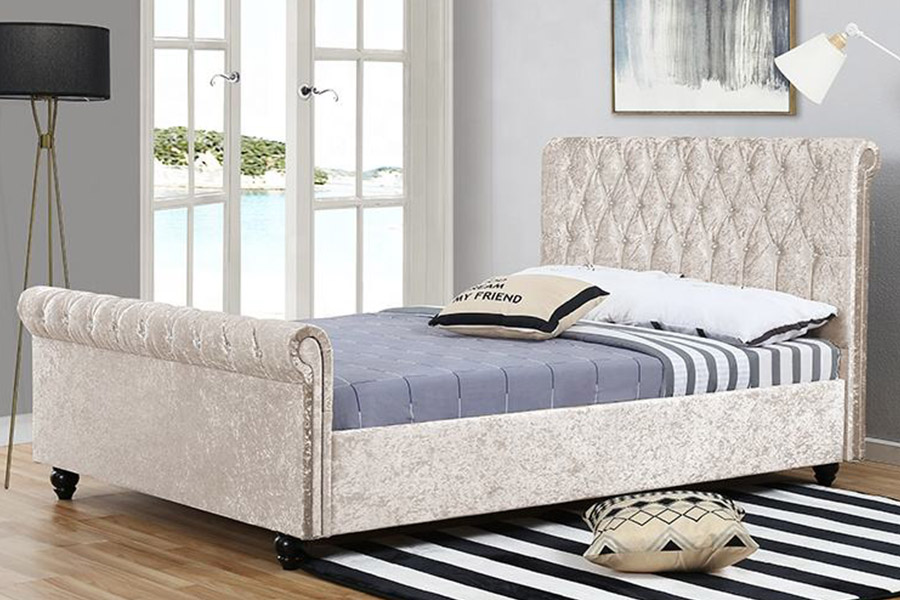 1366 Letto moderno imbottito in tessuto di velluto a slitta
