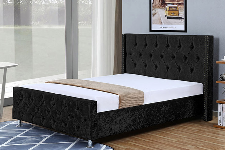 1357 Letto imbottito con struttura in legno e pelle