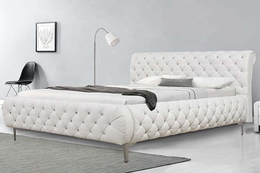 1586 Letto imbottito con struttura in legno morbido in pelle PU bianca