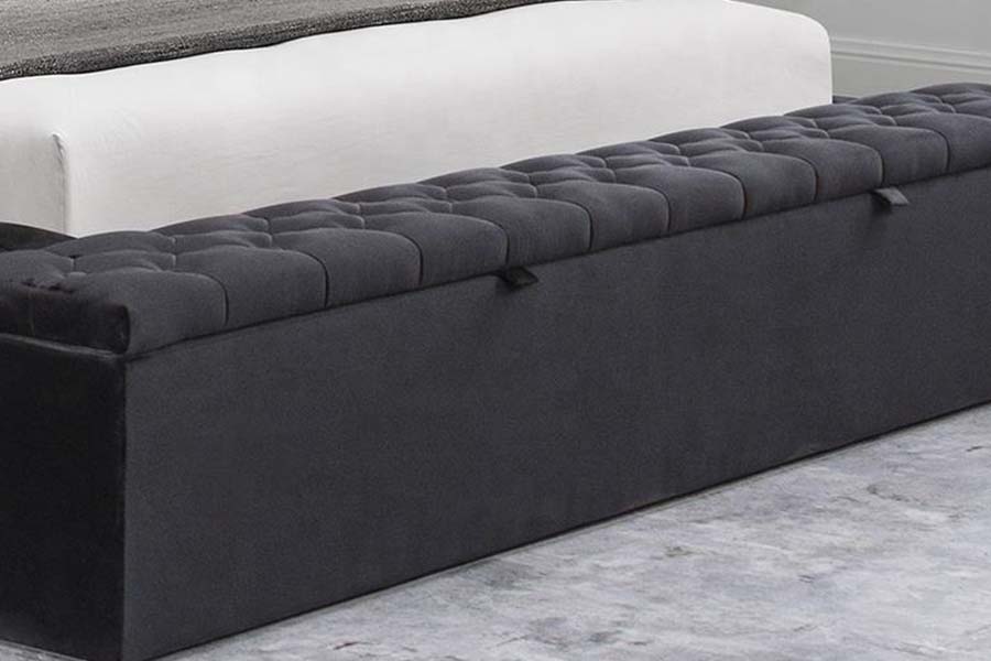 1578 Letto imbottito con pannello in legno e testiera capitonnè