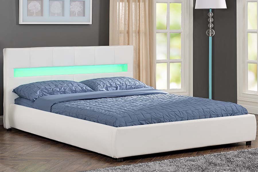 1813 Letto imbottito con letto morbido in PU bianco. Struttura del letto imbottita a LED