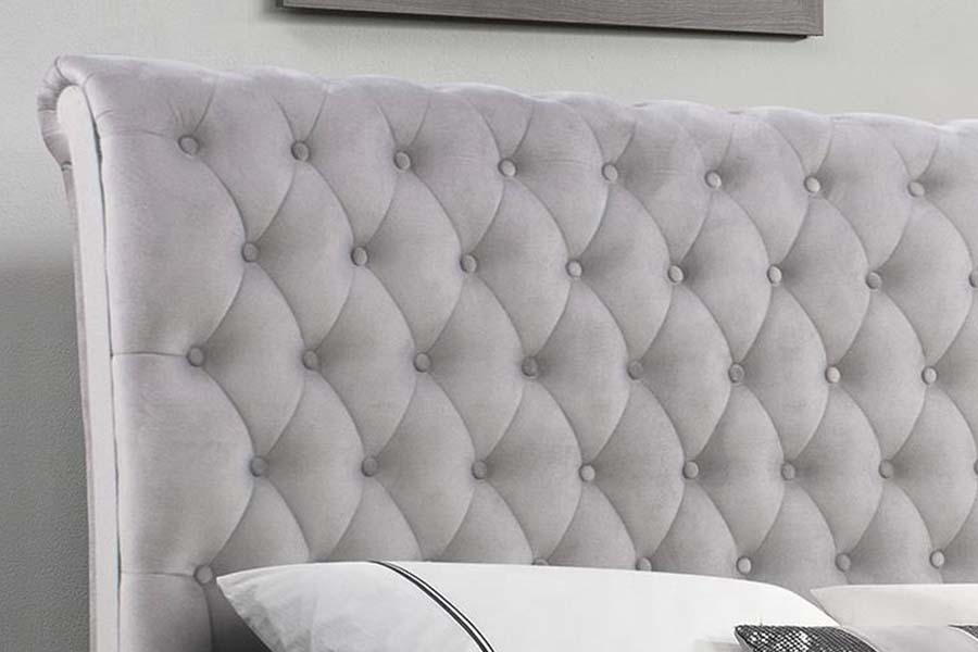 1563 Letto imbottito classico con letto a slitta in nastro