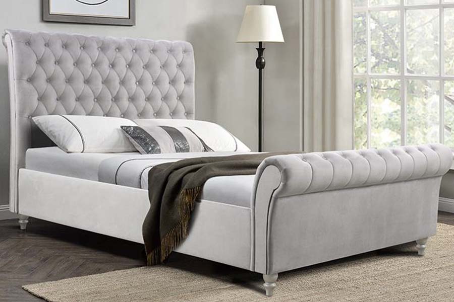1563 Letto imbottito classico con letto a slitta in nastro