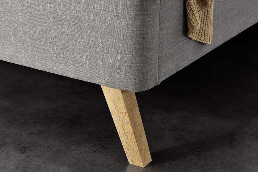 1525 Letto imbottito con struttura in legno e imbottitura morbida