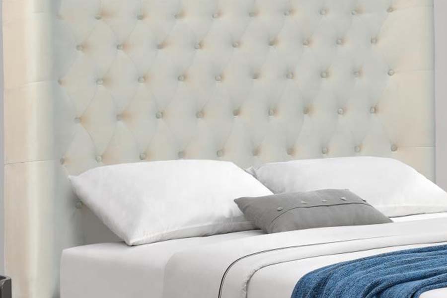 Letto con testiera a 1500 bottoni. Letto in tessuto. Letto imbottito