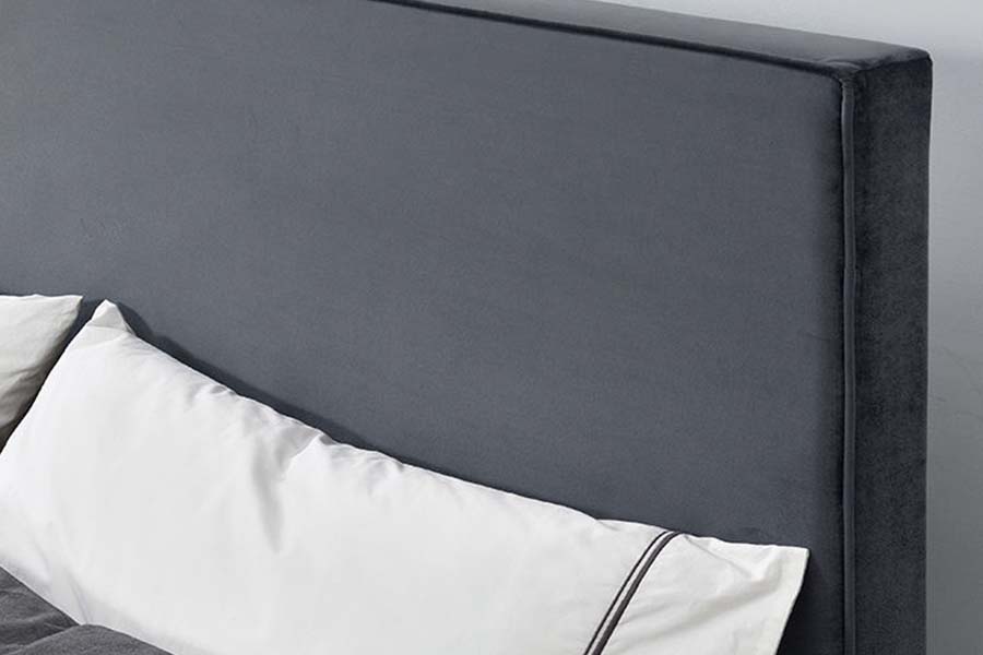 1476 Letto imbottito con piattaforma in tessuto di velluto colorato