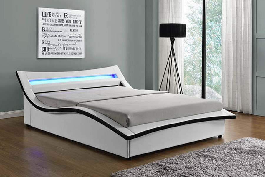 1877 Struttura letto imbottita a LED in pelle PU di lusso