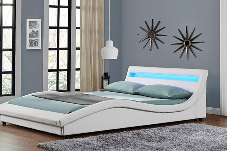 1111-1 Struttura letto imbottita a LED in pelle PU stile europeo